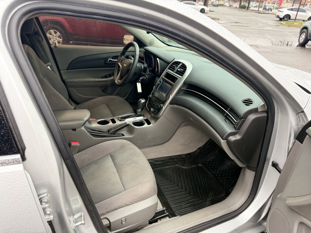 2015 Chevrolet Malibu Image 18