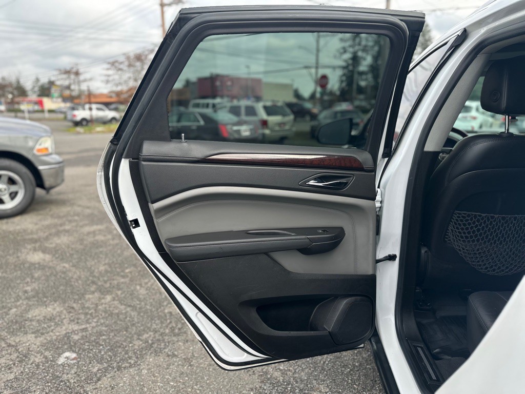 2010 Cadillac SRX Image 18