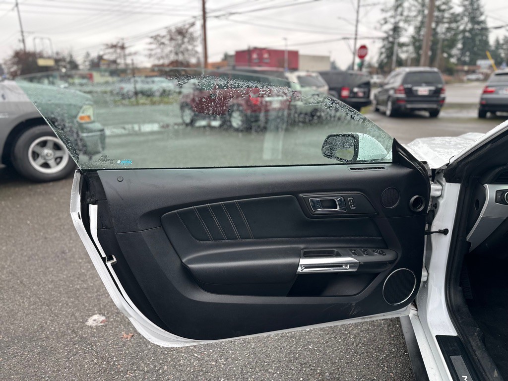 2017 Ford Mustang Image 11