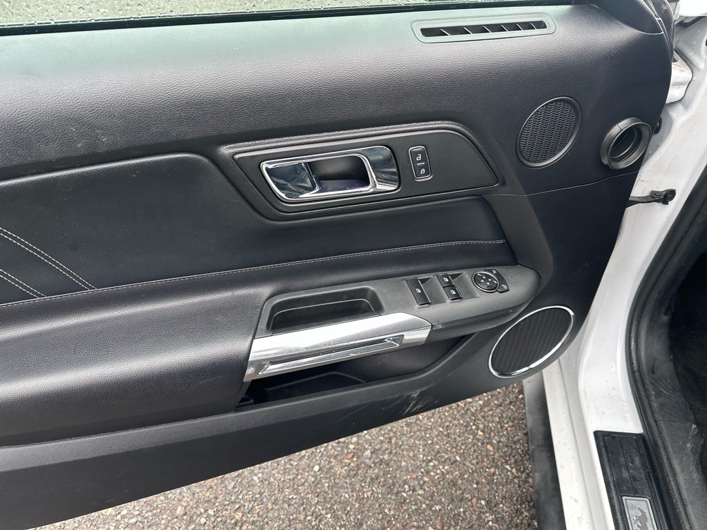 2017 Ford Mustang Image 12