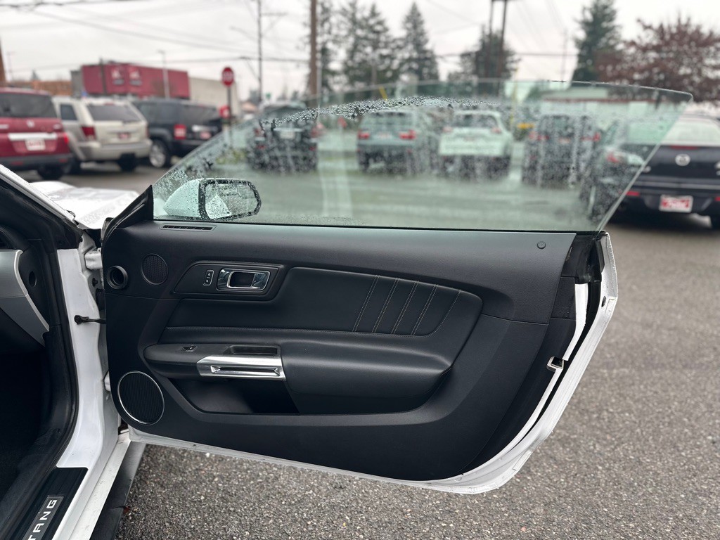 2017 Ford Mustang Image 18