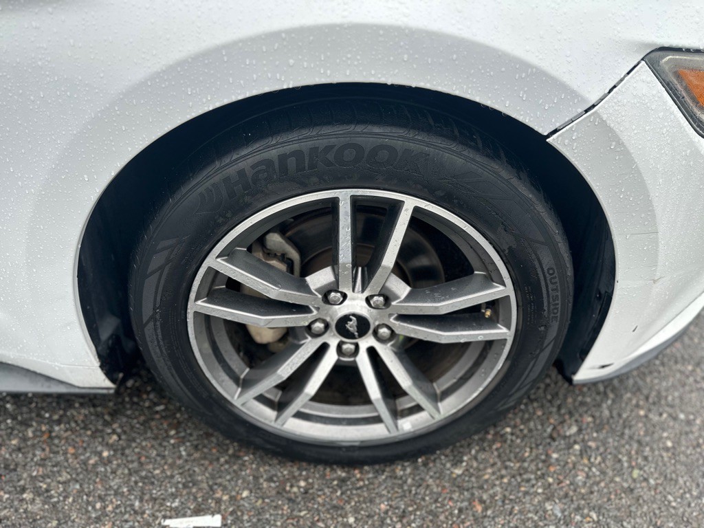 2017 Ford Mustang Image 21