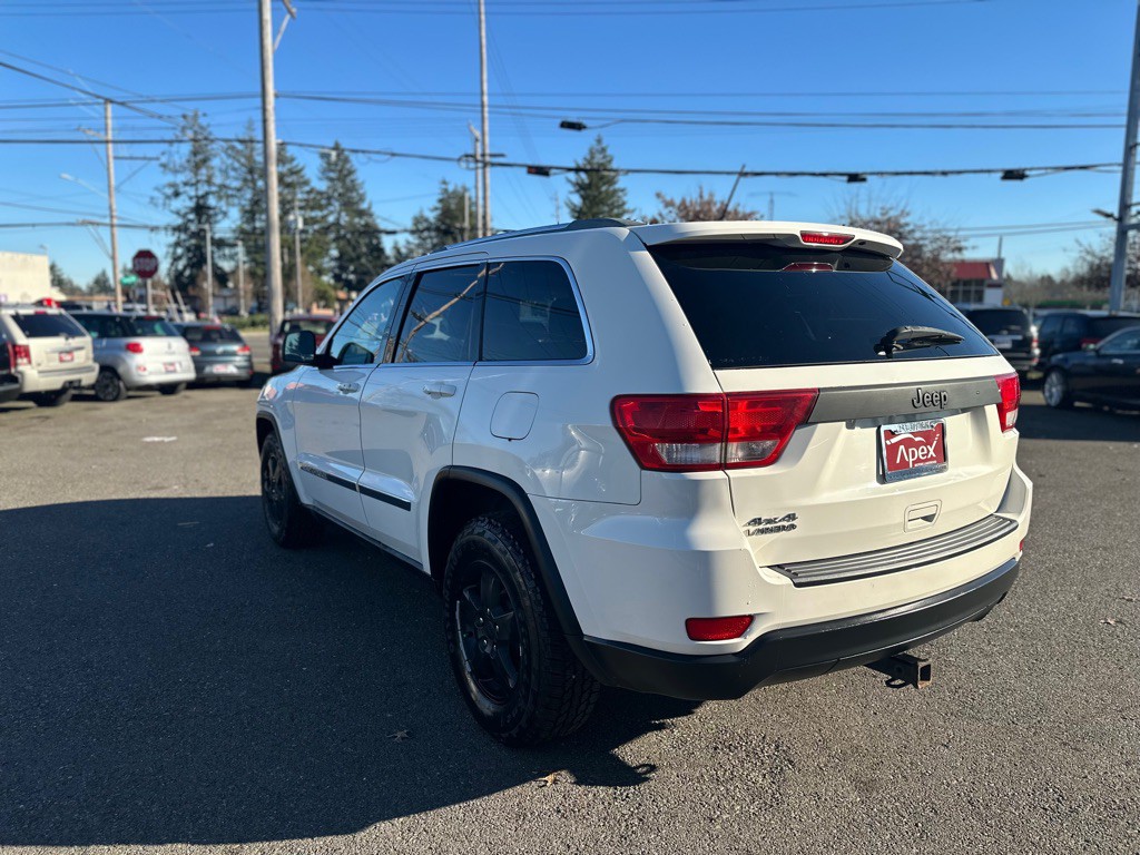 2011 Jeep Grand Cherokee Image 9