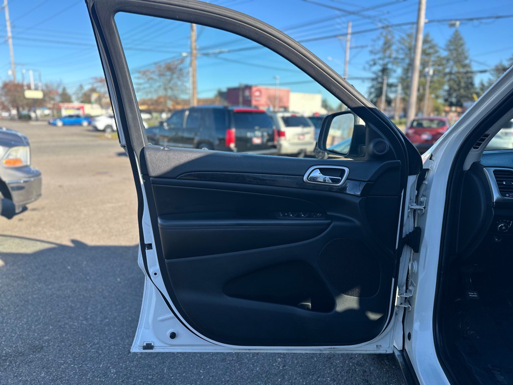 2011 Jeep Grand Cherokee Image 11