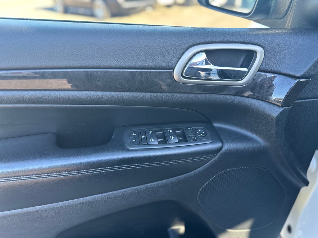 2011 Jeep Grand Cherokee Image 12