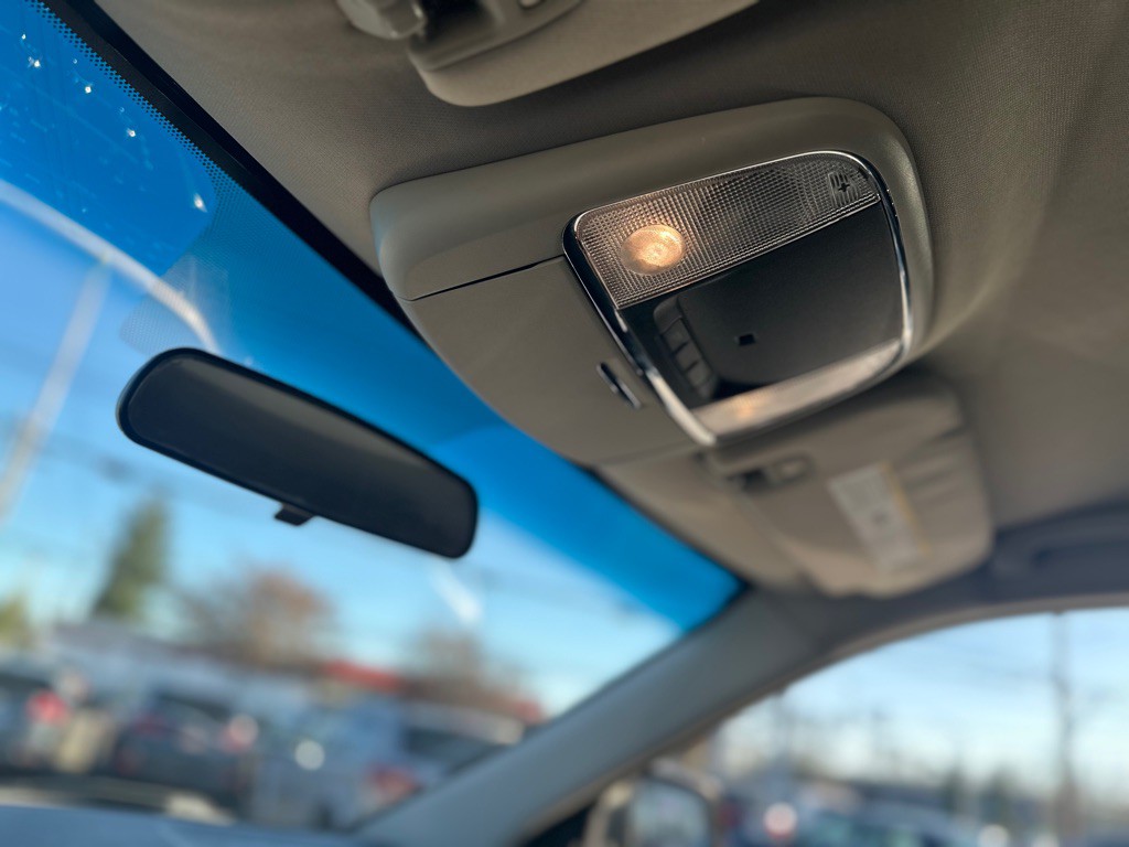 2011 Jeep Grand Cherokee Image 16