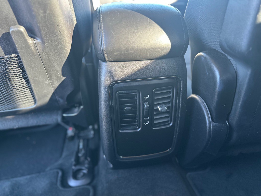 2011 Jeep Grand Cherokee Image 21