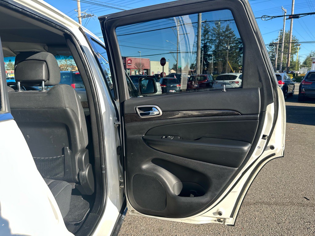 2011 Jeep Grand Cherokee Image 22