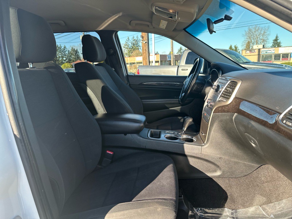 2011 Jeep Grand Cherokee Image 25