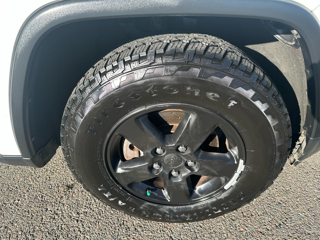 2011 Jeep Grand Cherokee Image 27