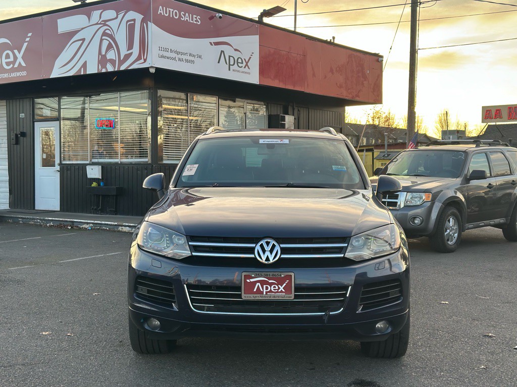 2013 Volkswagen Touareg Image 2