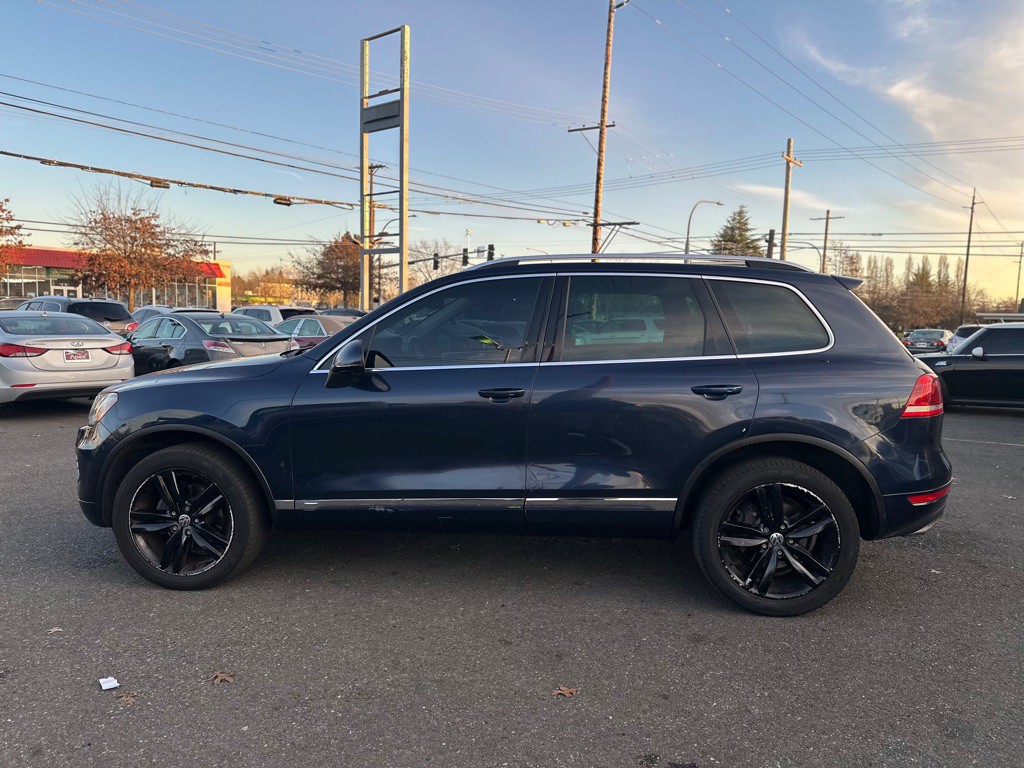 2013 Volkswagen Touareg Image 8