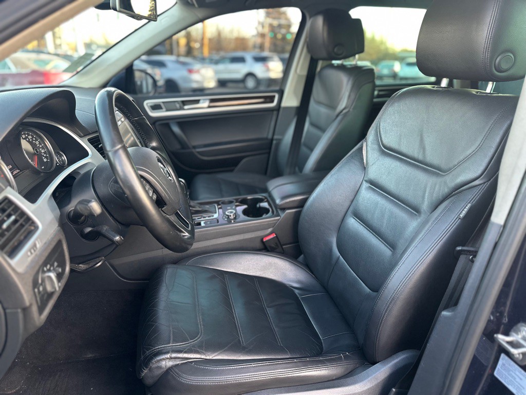 2013 Volkswagen Touareg Image 11