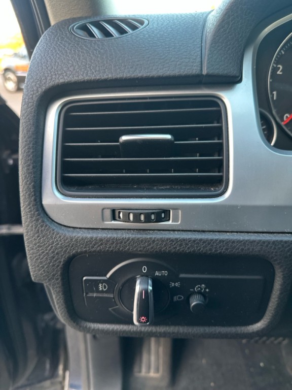 2013 Volkswagen Touareg Image 12