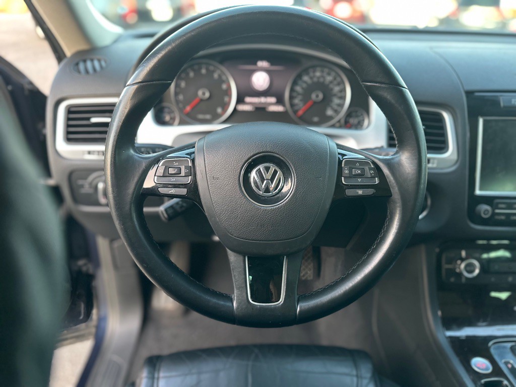 2013 Volkswagen Touareg Image 13