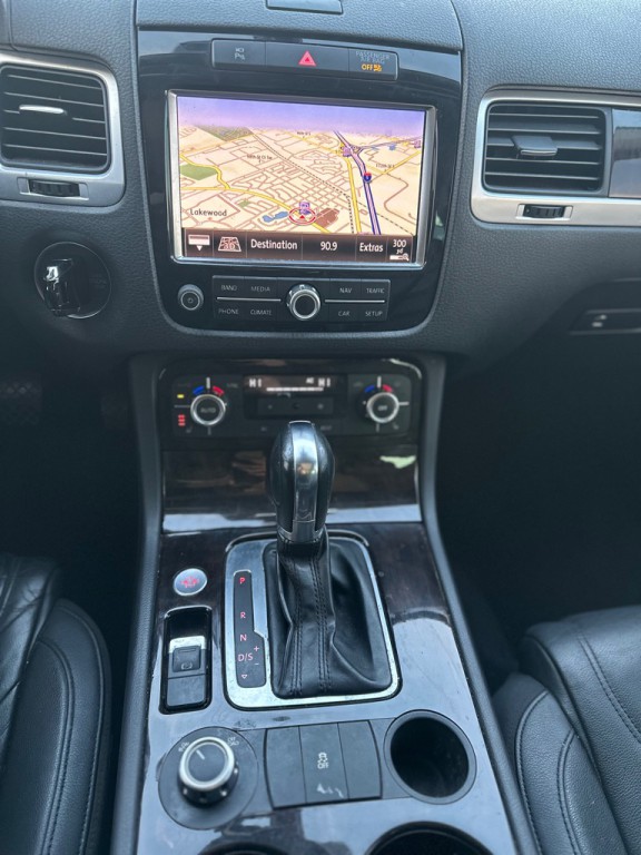 2013 Volkswagen Touareg Image 14