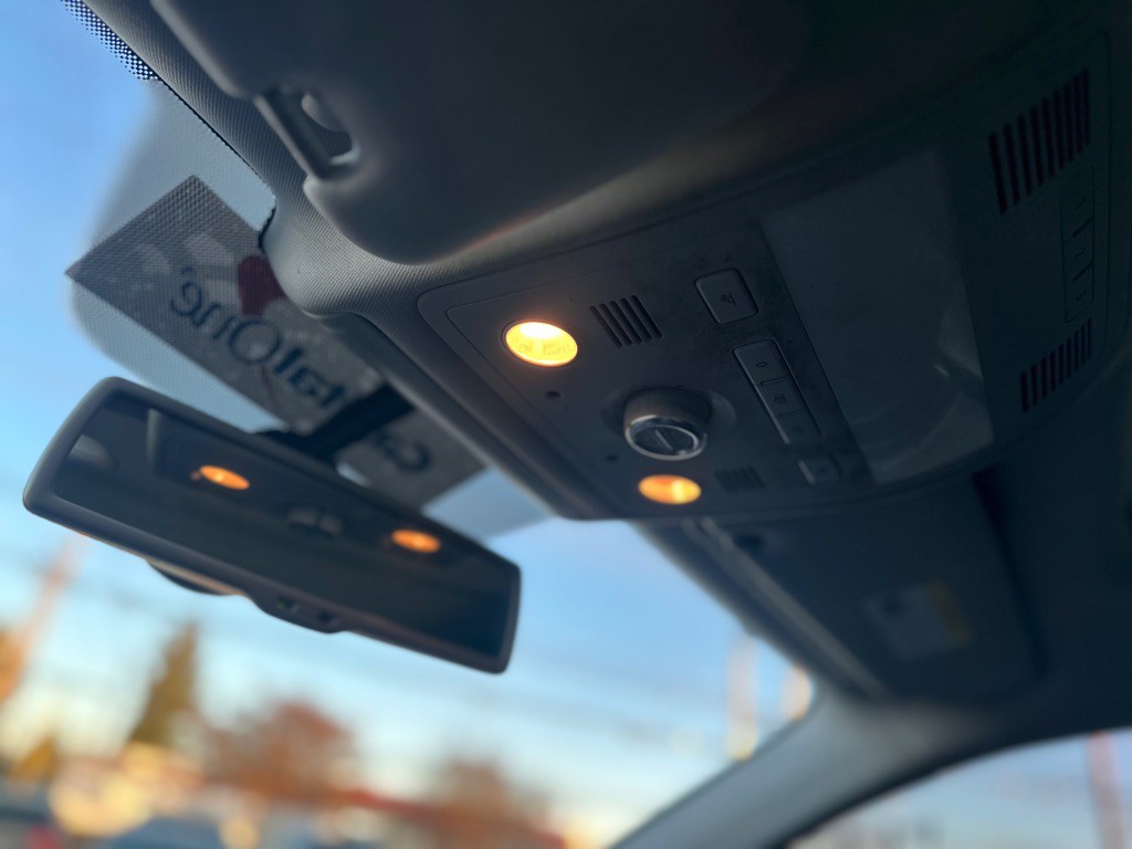 2013 Volkswagen Touareg Image 15