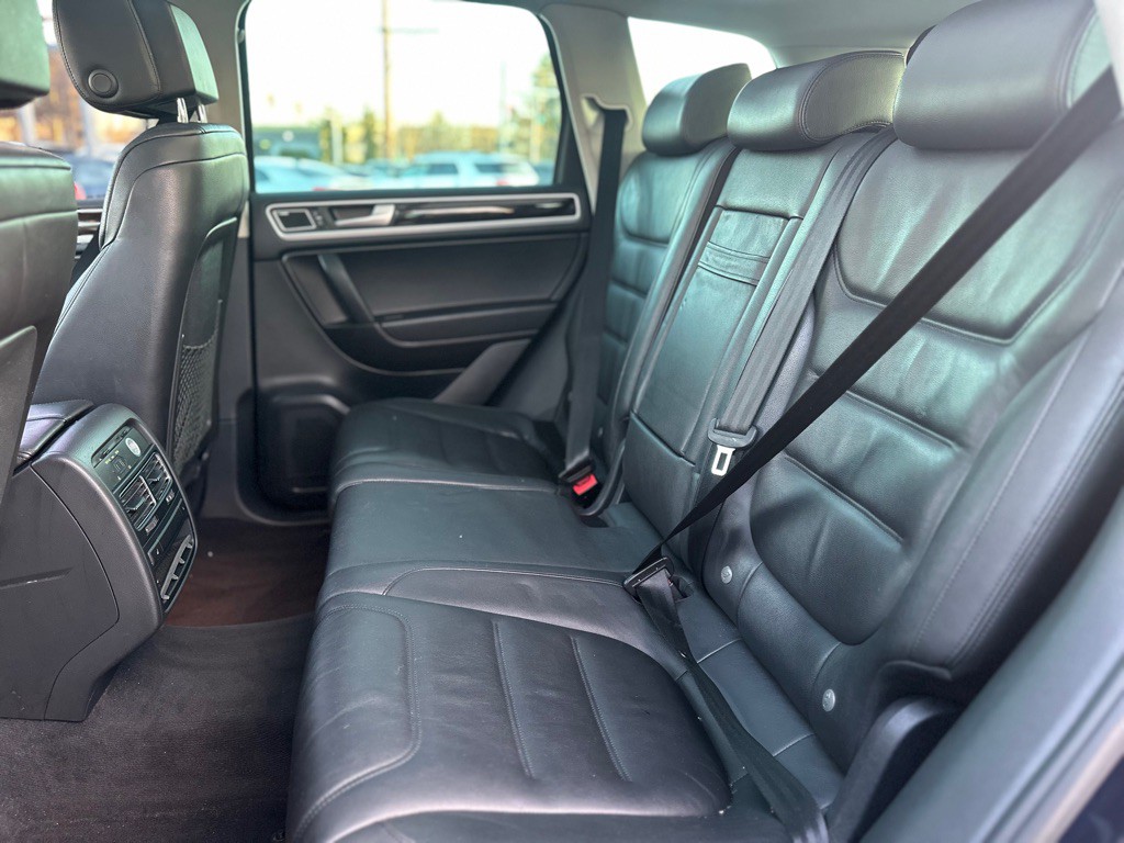 2013 Volkswagen Touareg Image 17