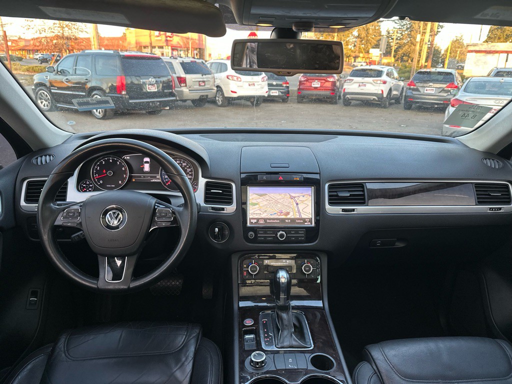 2013 Volkswagen Touareg Image 18