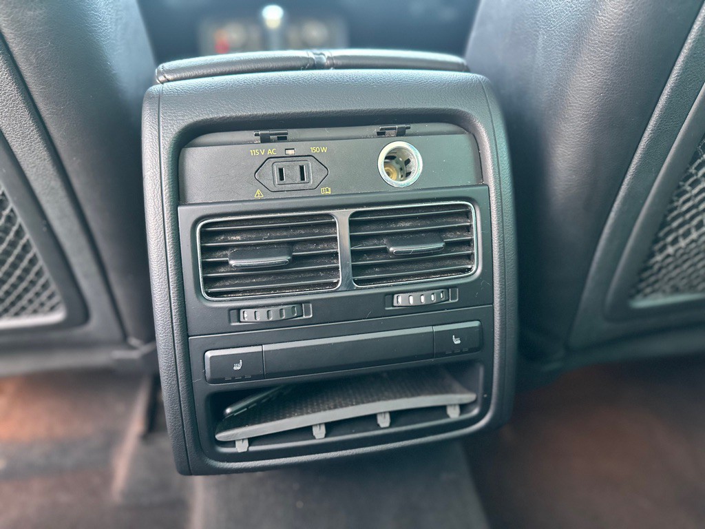 2013 Volkswagen Touareg Image 19