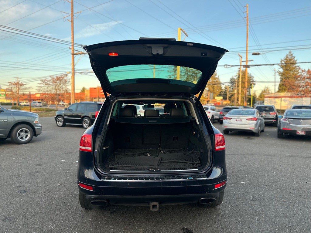 2013 Volkswagen Touareg Image 20