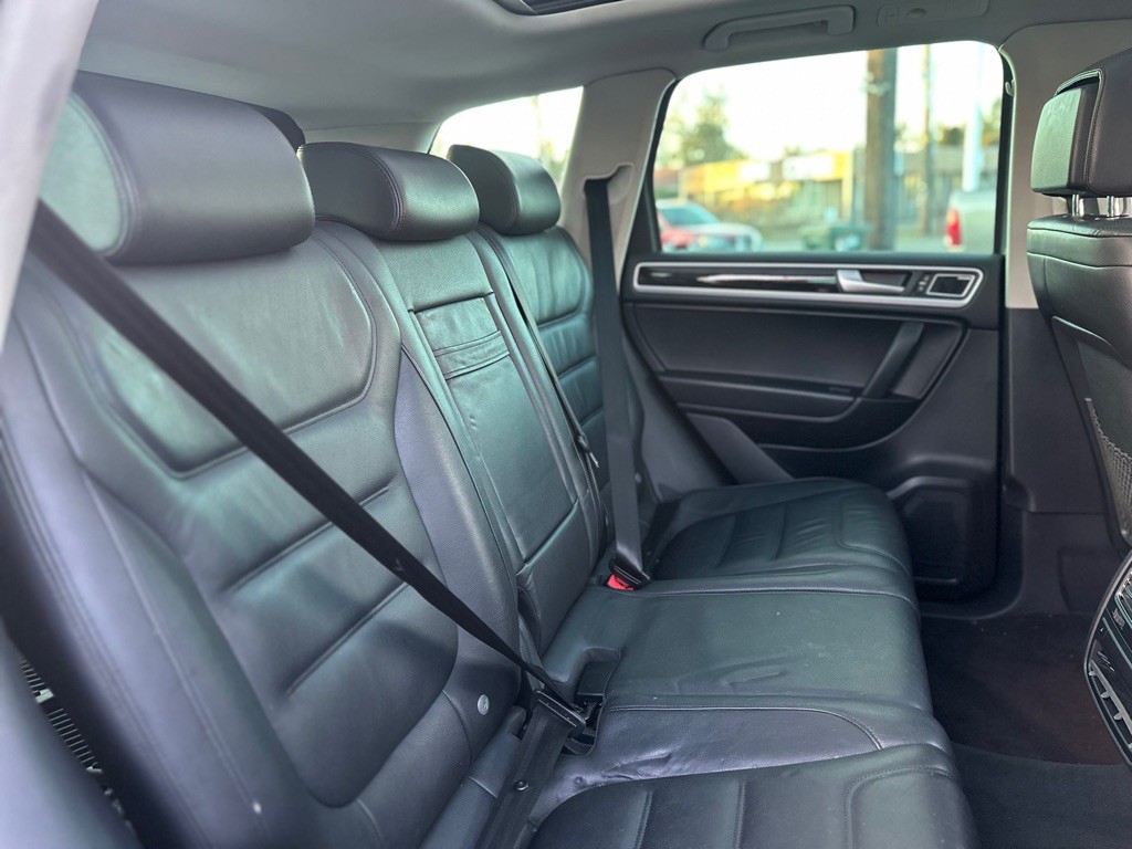 2013 Volkswagen Touareg Image 22