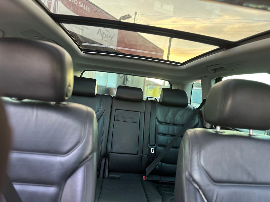 2013 Volkswagen Touareg Image 25