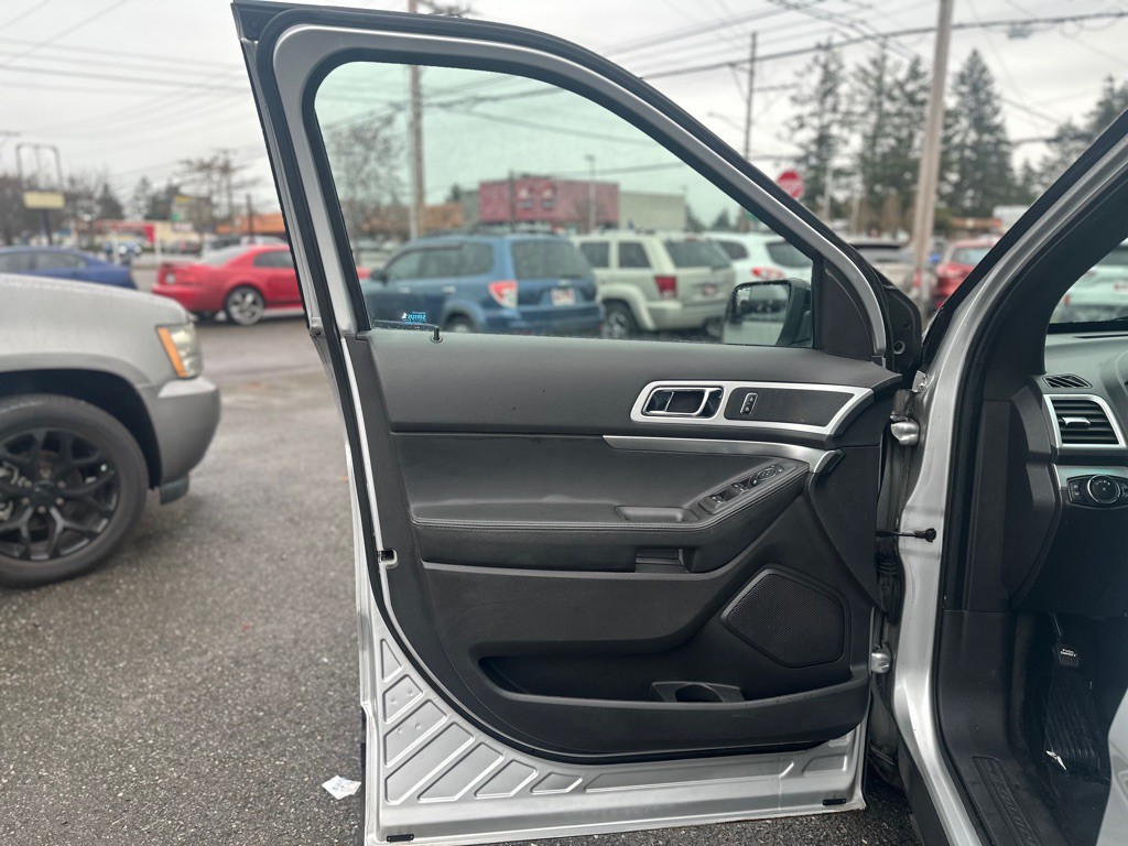 2013 Ford Explorer Image 11