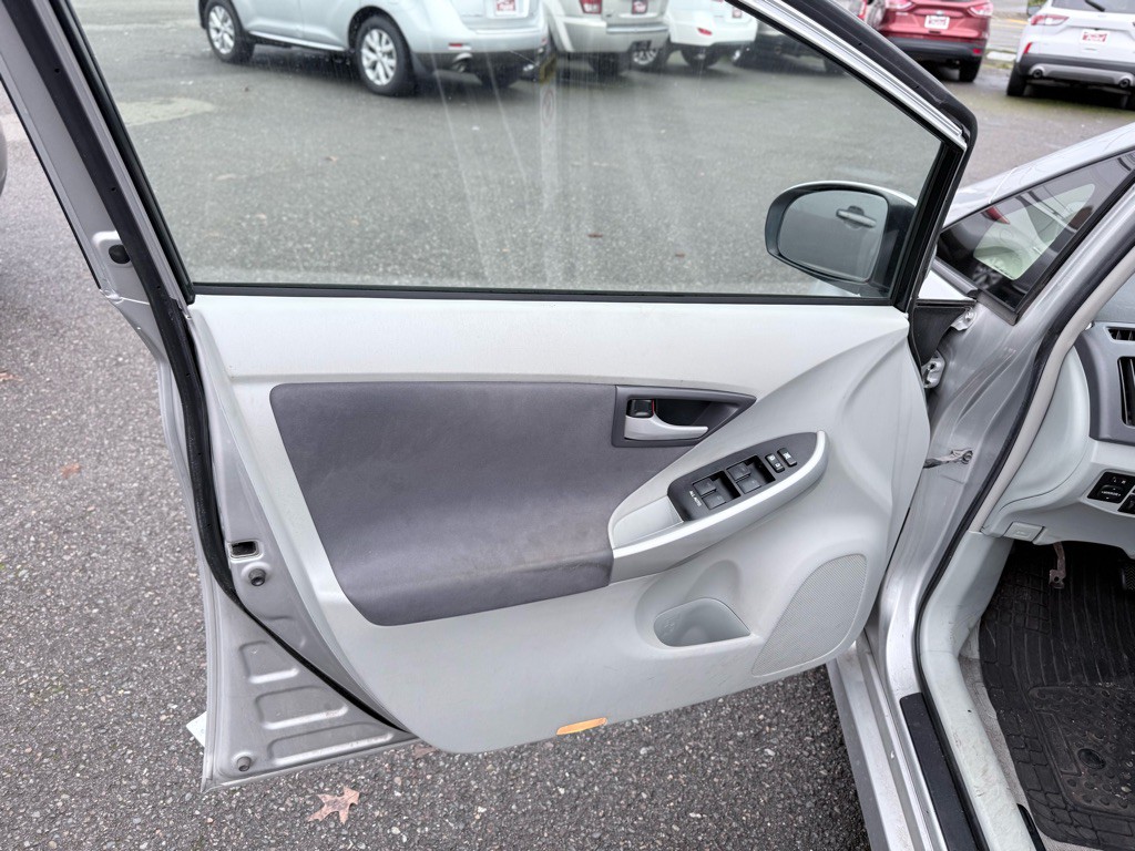 2010 Toyota Prius Image 11