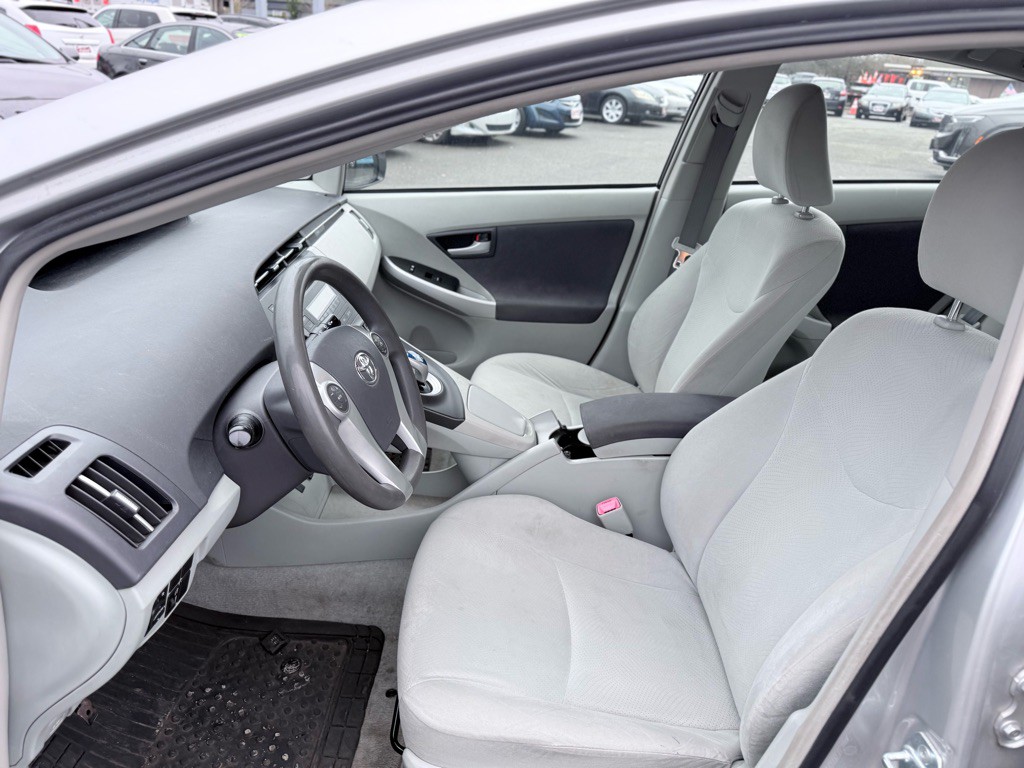 2010 Toyota Prius Image 12