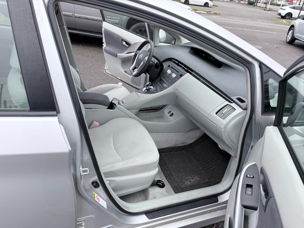 2010 Toyota Prius Image 18