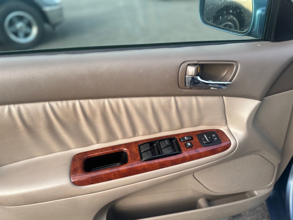 2004 Toyota Camry Image 11