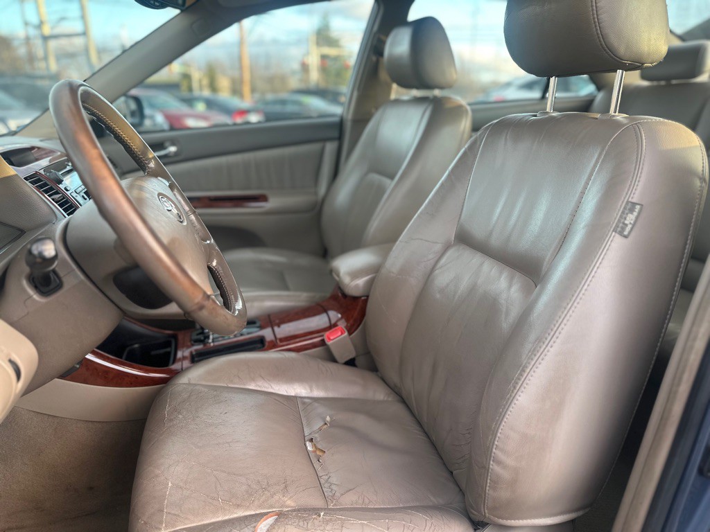 2004 Toyota Camry Image 12