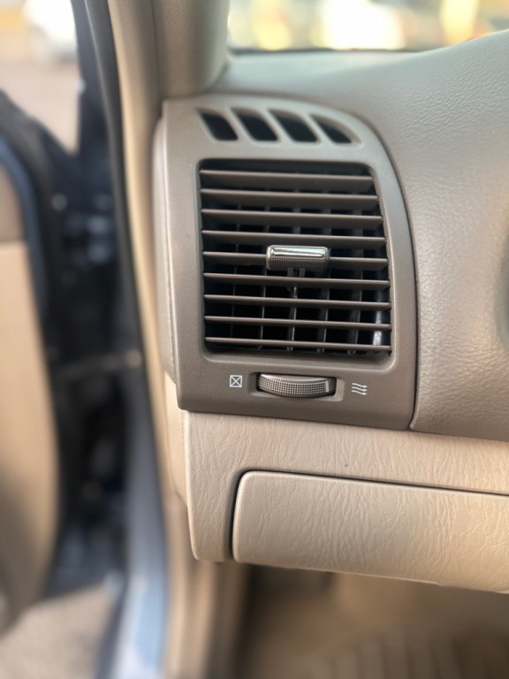 2004 Toyota Camry Image 13