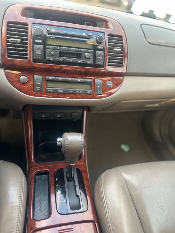 2004 Toyota Camry Image 15