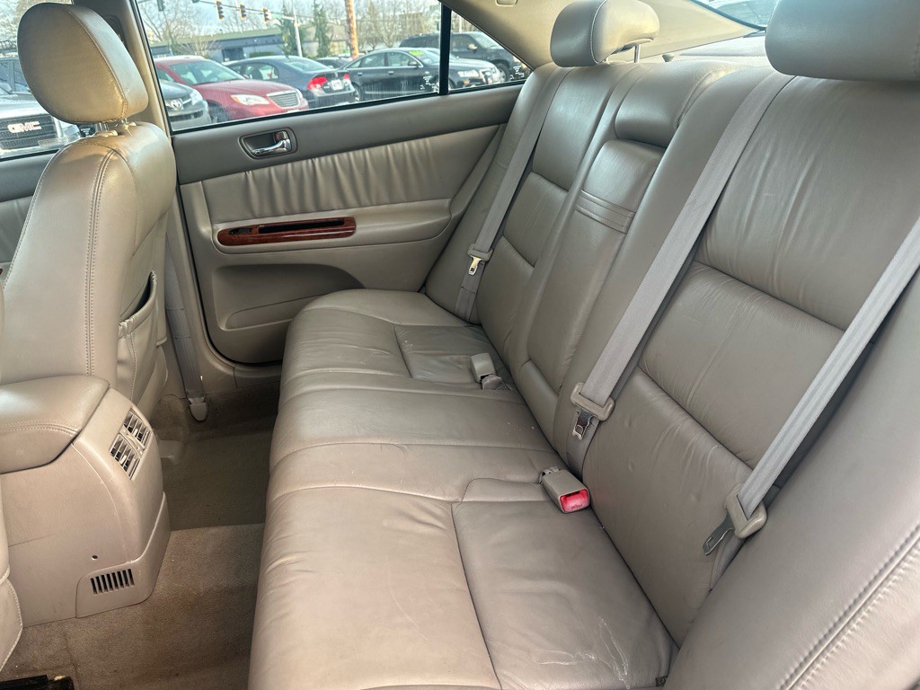 2004 Toyota Camry Image 18