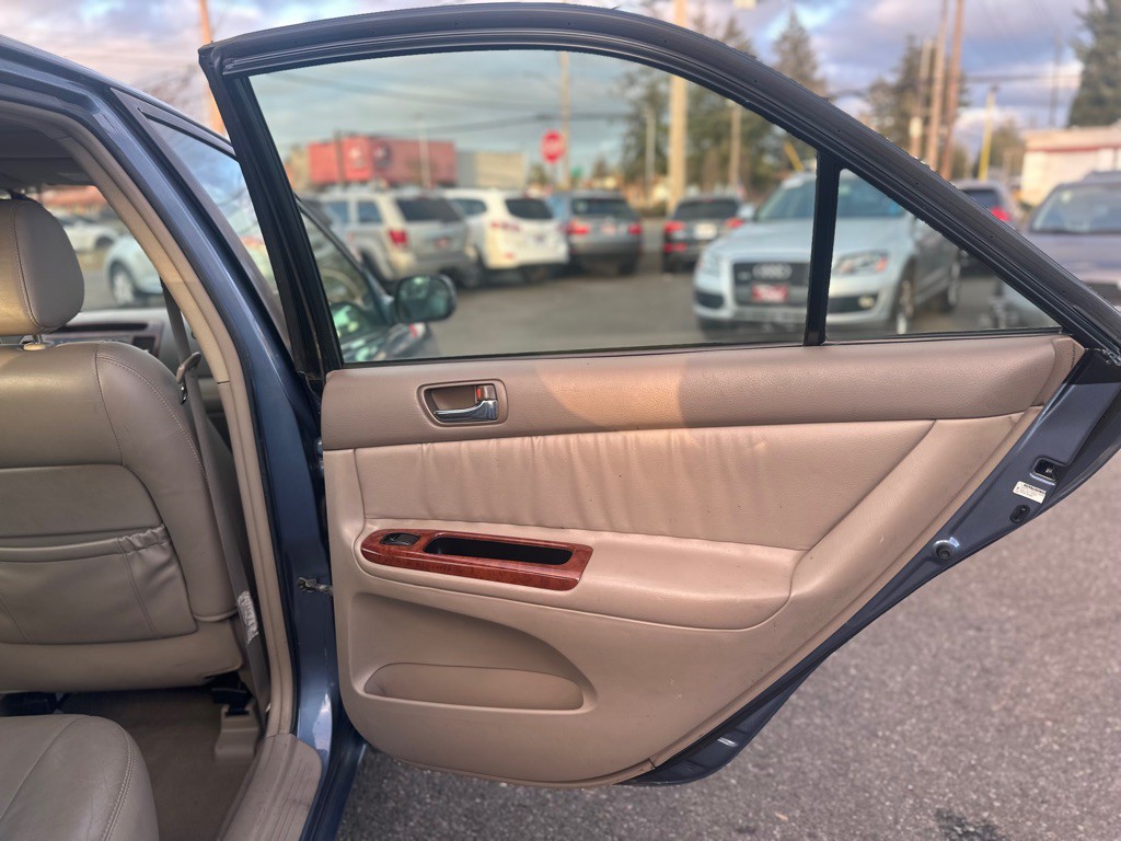 2004 Toyota Camry Image 20