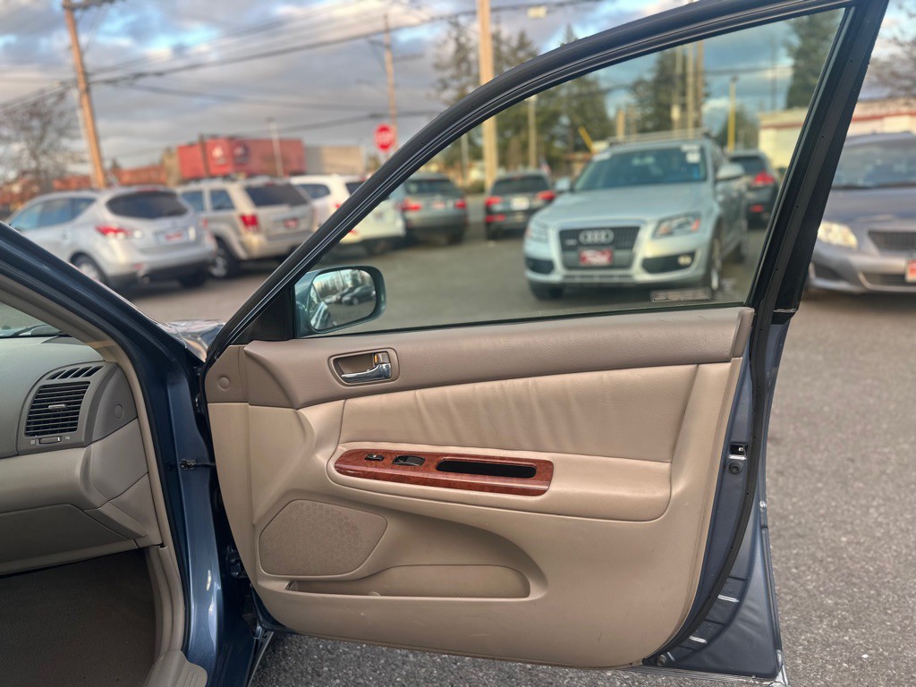2004 Toyota Camry Image 22