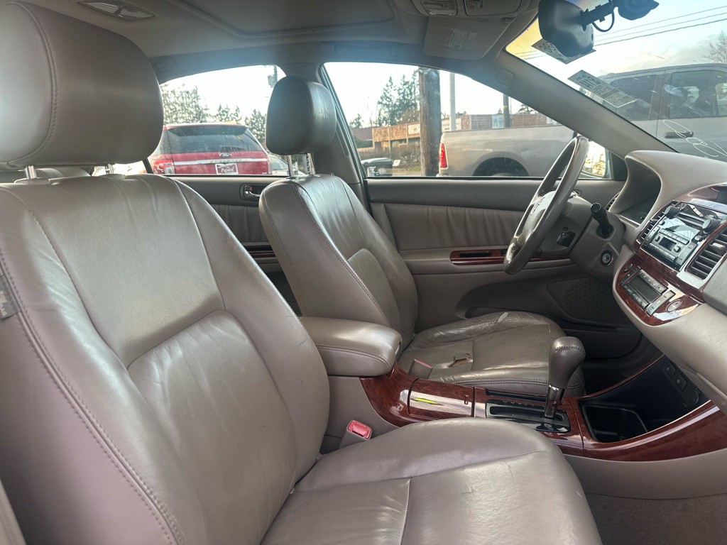 2004 Toyota Camry Image 23