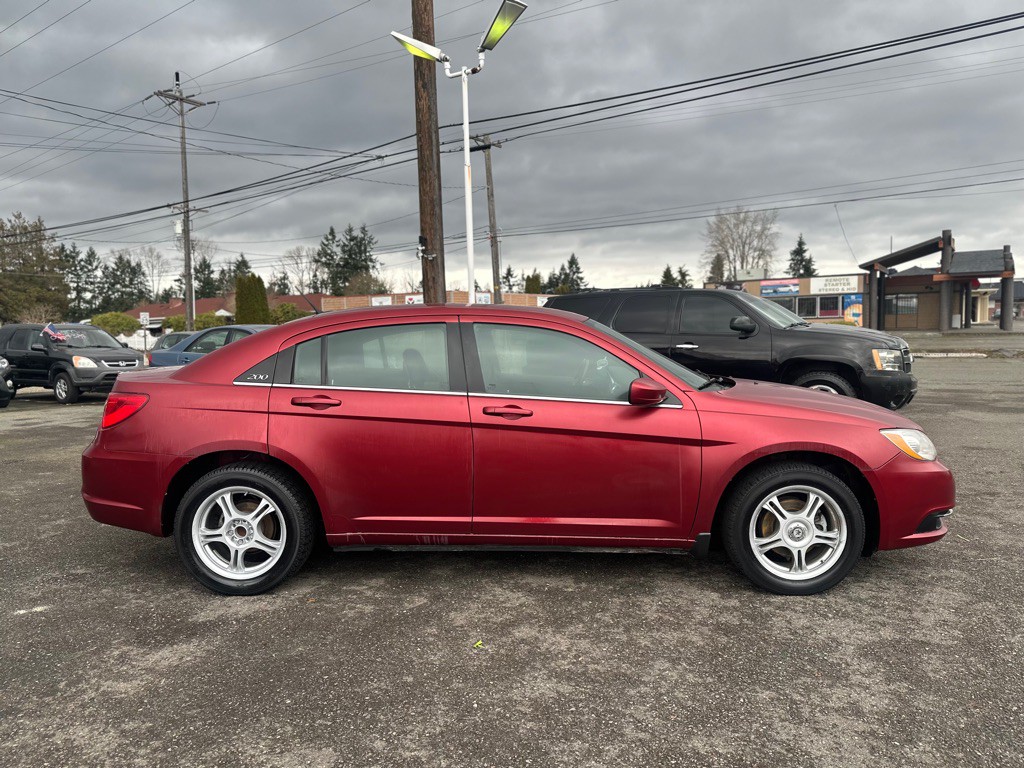 2011 Chrysler 200 Image 4