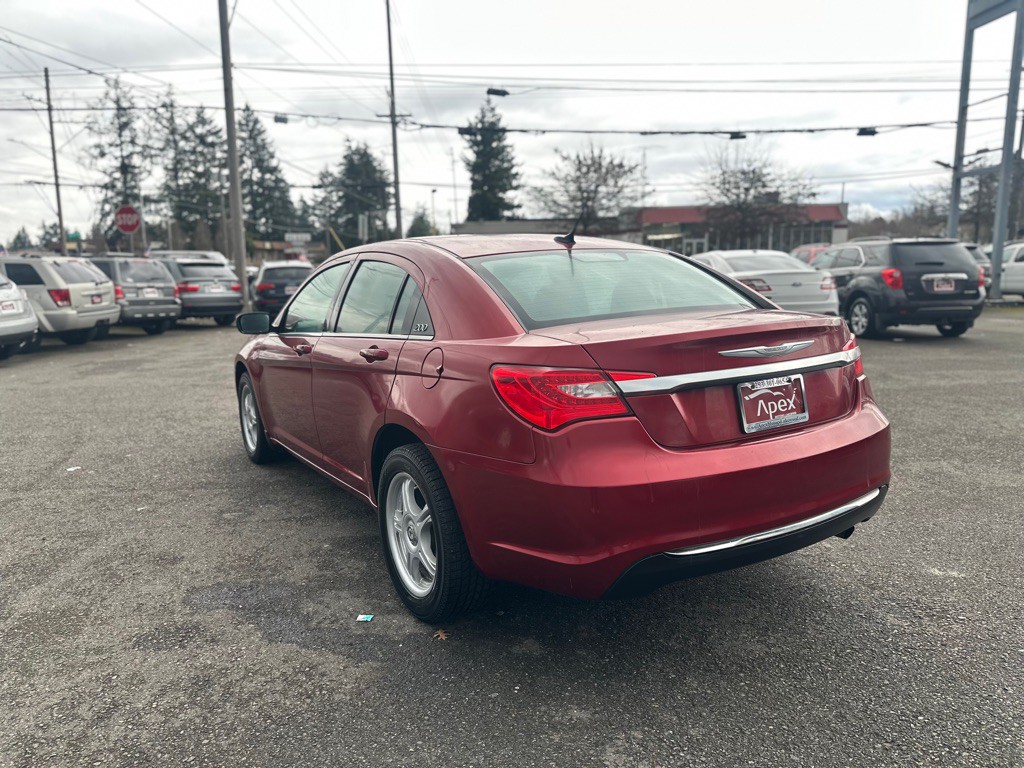 2011 Chrysler 200 Image 8