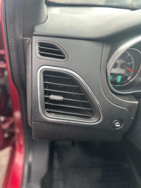 2011 Chrysler 200 Image 12