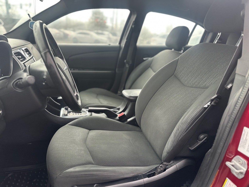 2011 Chrysler 200 Image 13