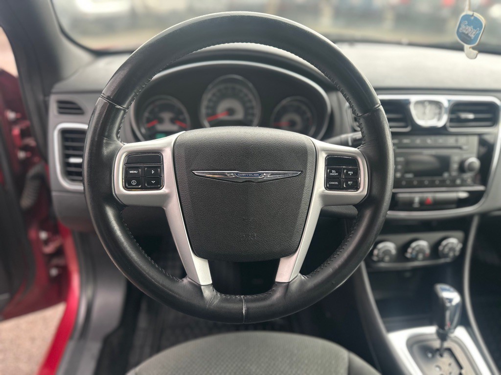 2011 Chrysler 200 Image 14