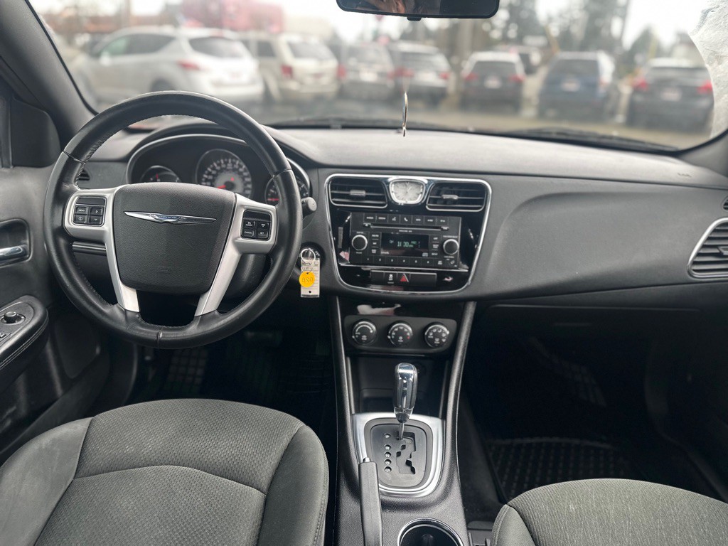 2011 Chrysler 200 Image 22