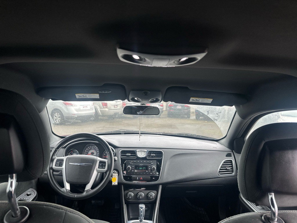 2011 Chrysler 200 Image 23