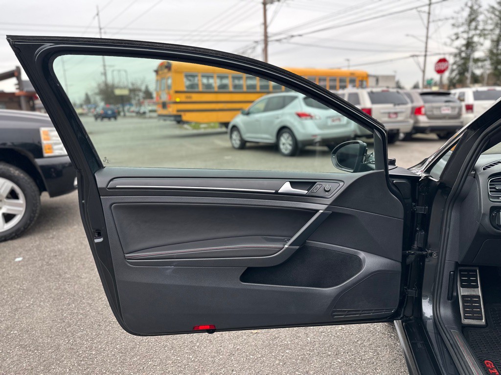 2015 Volkswagen GTI Image 11