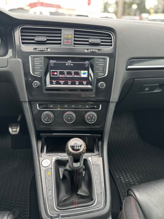 2015 Volkswagen GTI Image 17