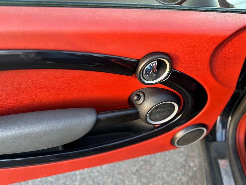 2007 MINI Cooper Image 11