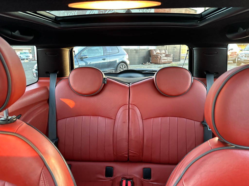 2007 MINI Cooper Image 18